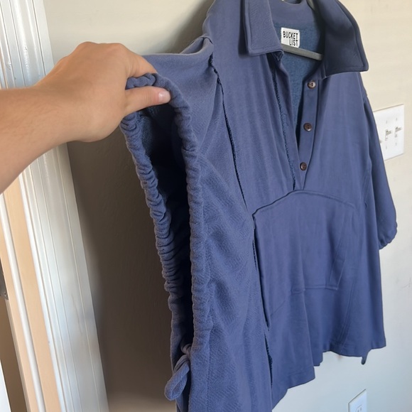 Light Sweatshirt - Picture 2 of 3